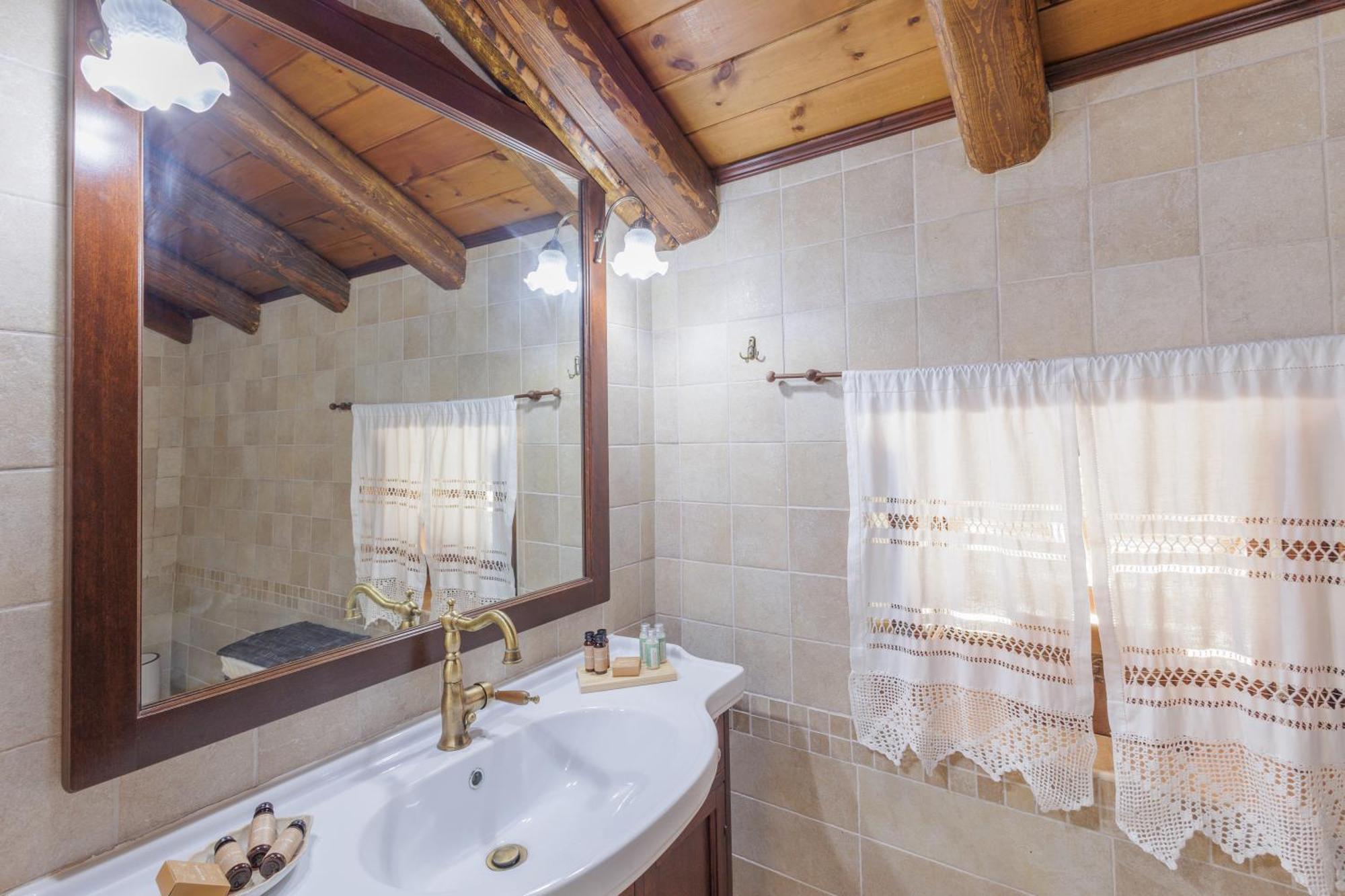 Oros Villa *