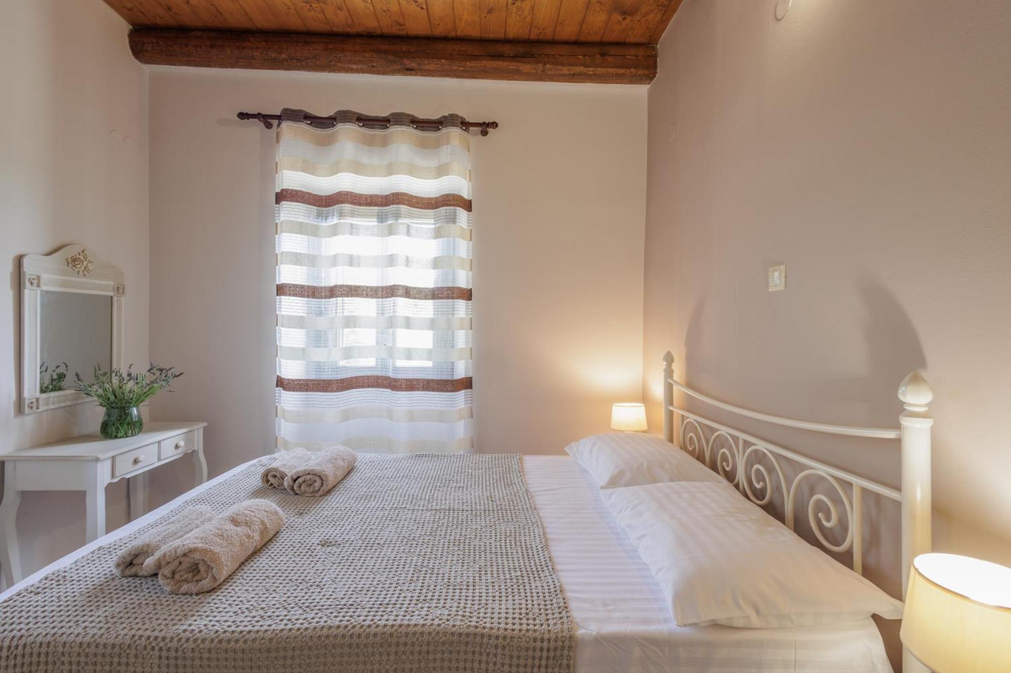 Oros Villa *