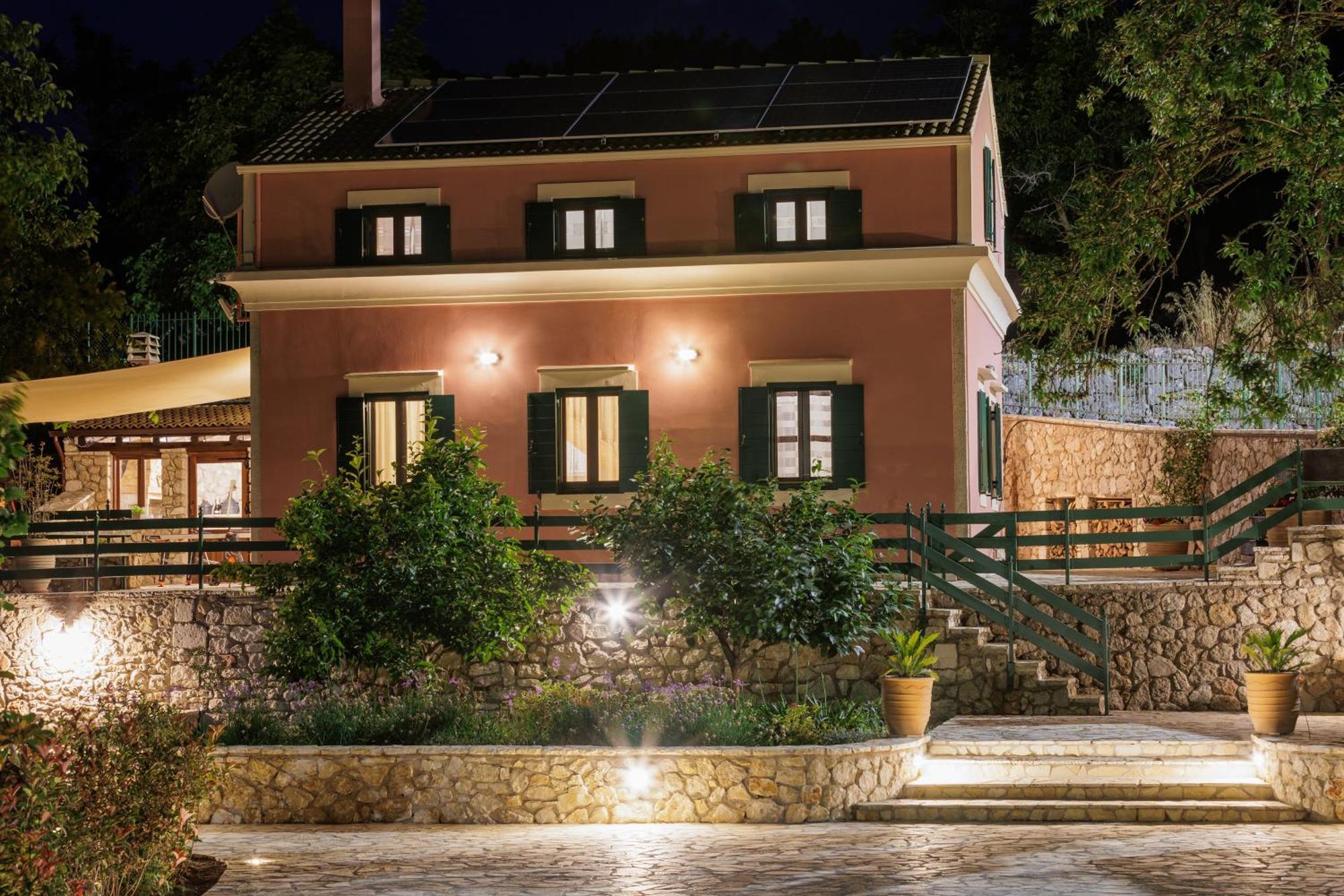 Oros Villa *